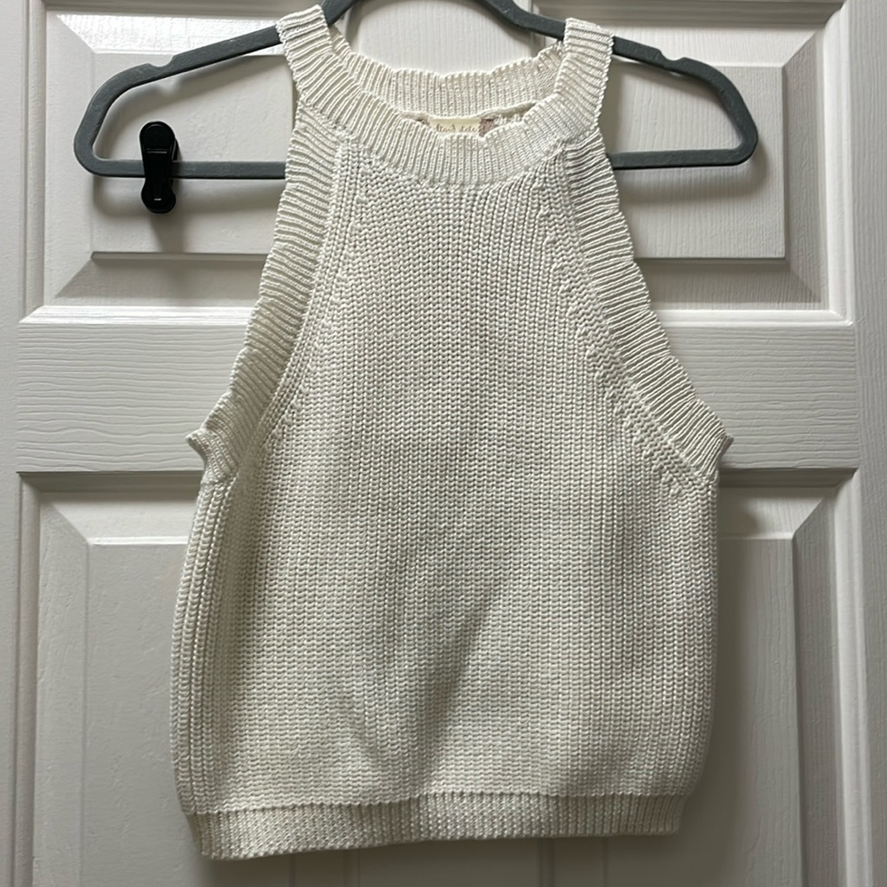 Size L sleeveless sweater